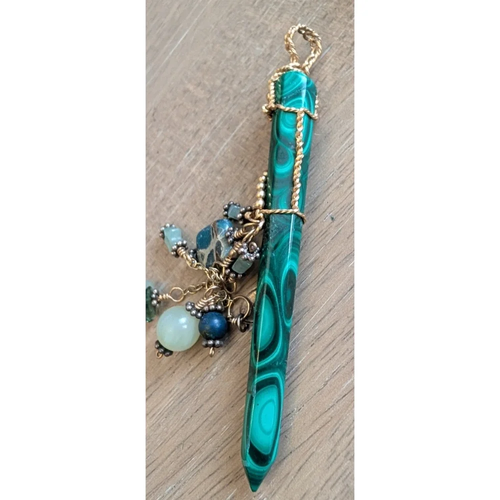 Artisan malachite‎ column point goldtone wire wrapped pendant